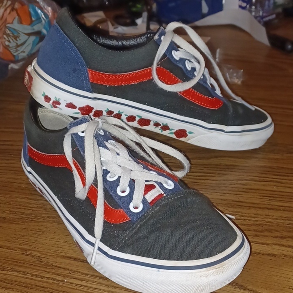 Vans Custom black with red and rose accents.   Men's Sz 6, women's sz 7.5